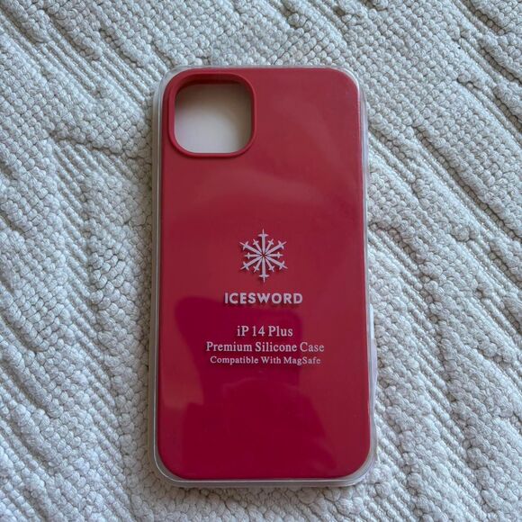 iphone 14 plus red silicone phone case - Picture 3 of 3